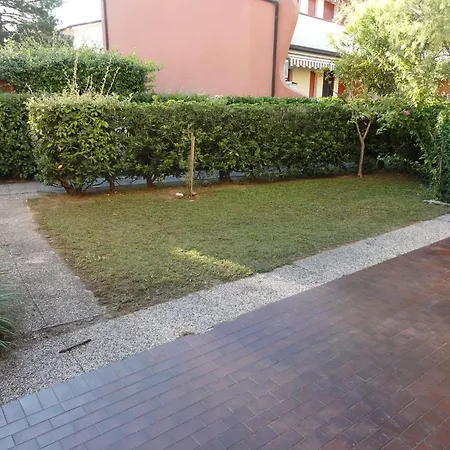 Διαμέρισμα Cozy Flat In A With Pool